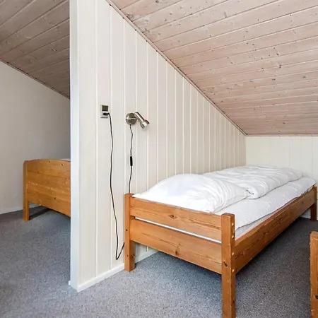 Lxxiv Vakantiehuis *